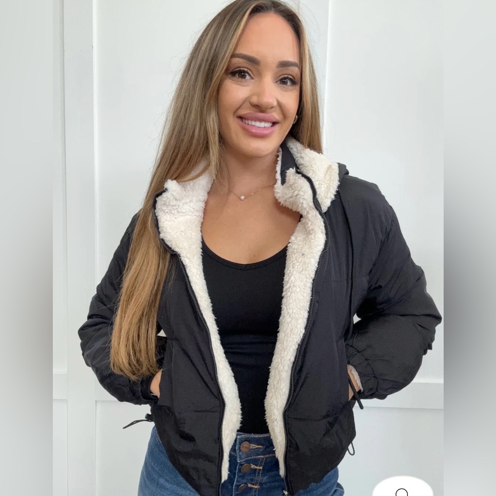 DUAL DELIGHT ZIP UP CROPPED HOODED SHERPA REVERSIBLE JACKET- BLACK NWT